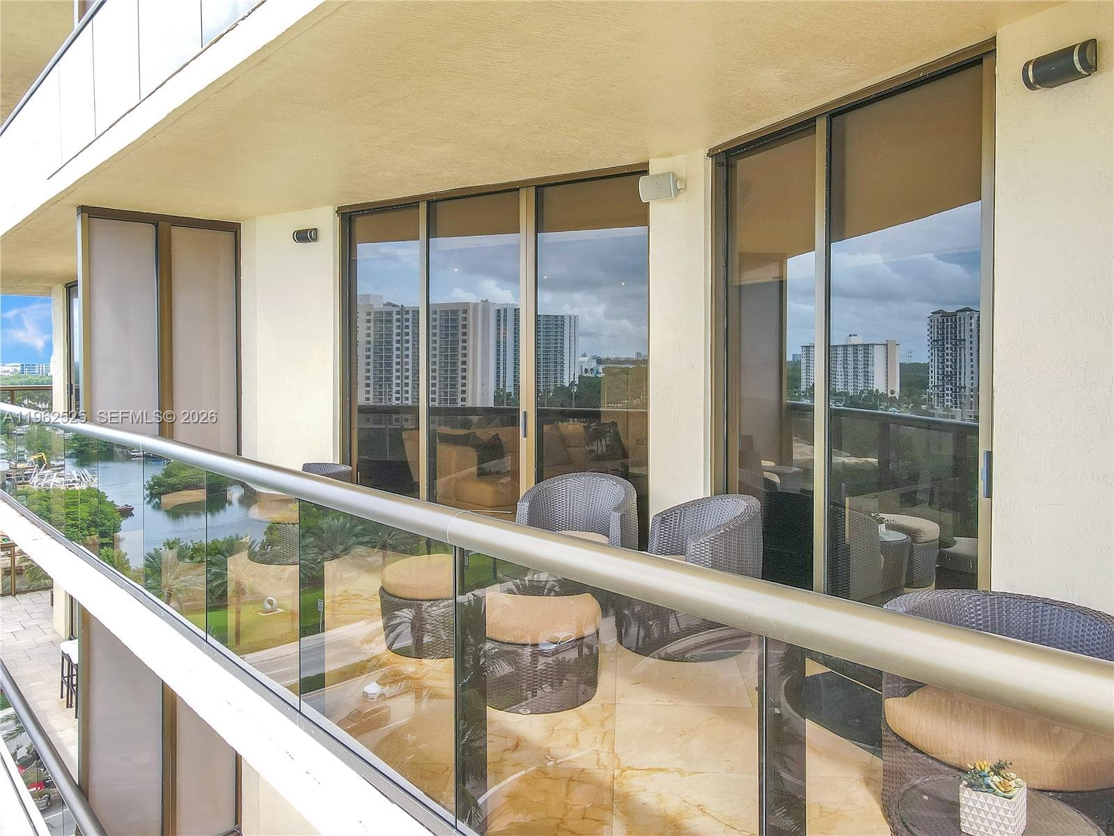 Double Terrace w/ lighting