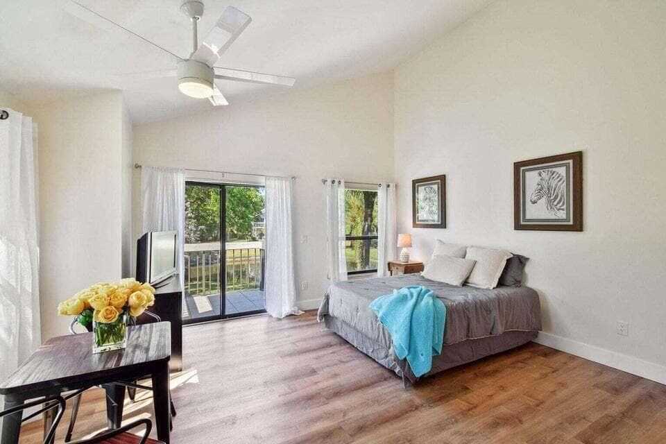 Studio bed and dining