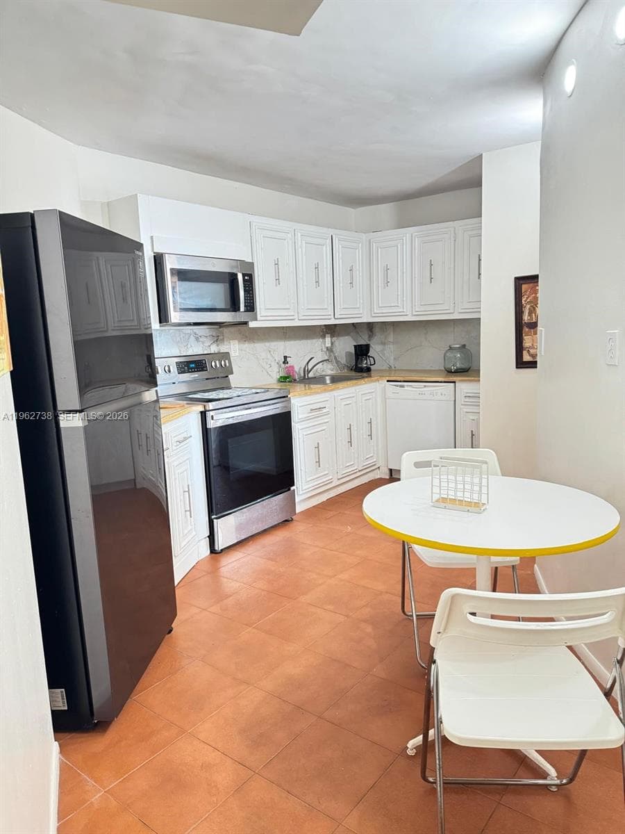 OCEANVIEW PARK CONDO · #912 in Hallandale Beach - Photo 3