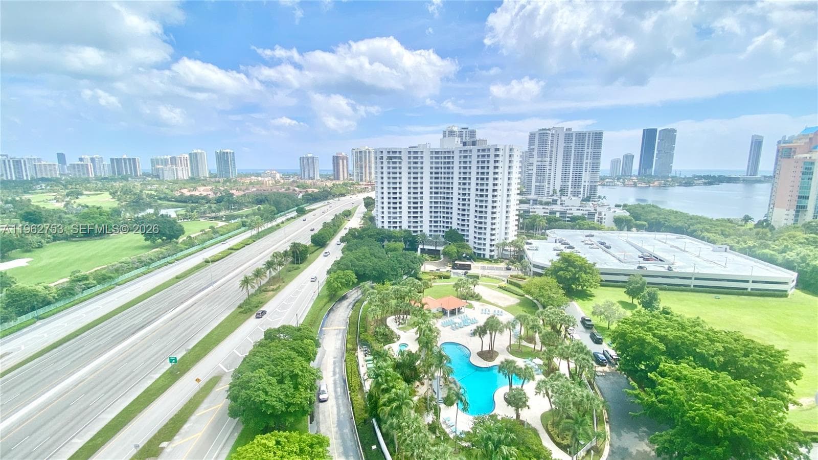Parc Central · #1807 in Aventura - Photo 13