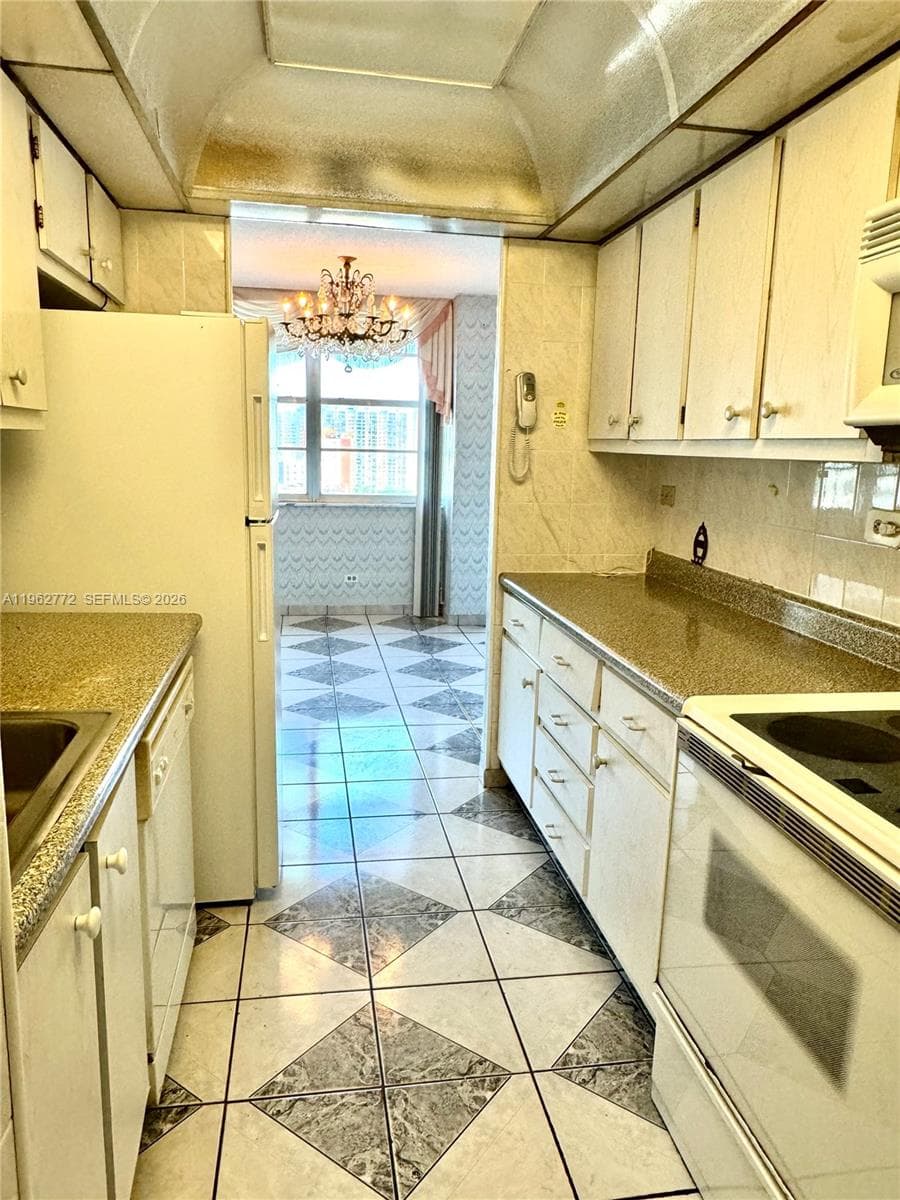 WINSTON TOWER 200 · #1715 in Sunny Isles Beach - Photo 13