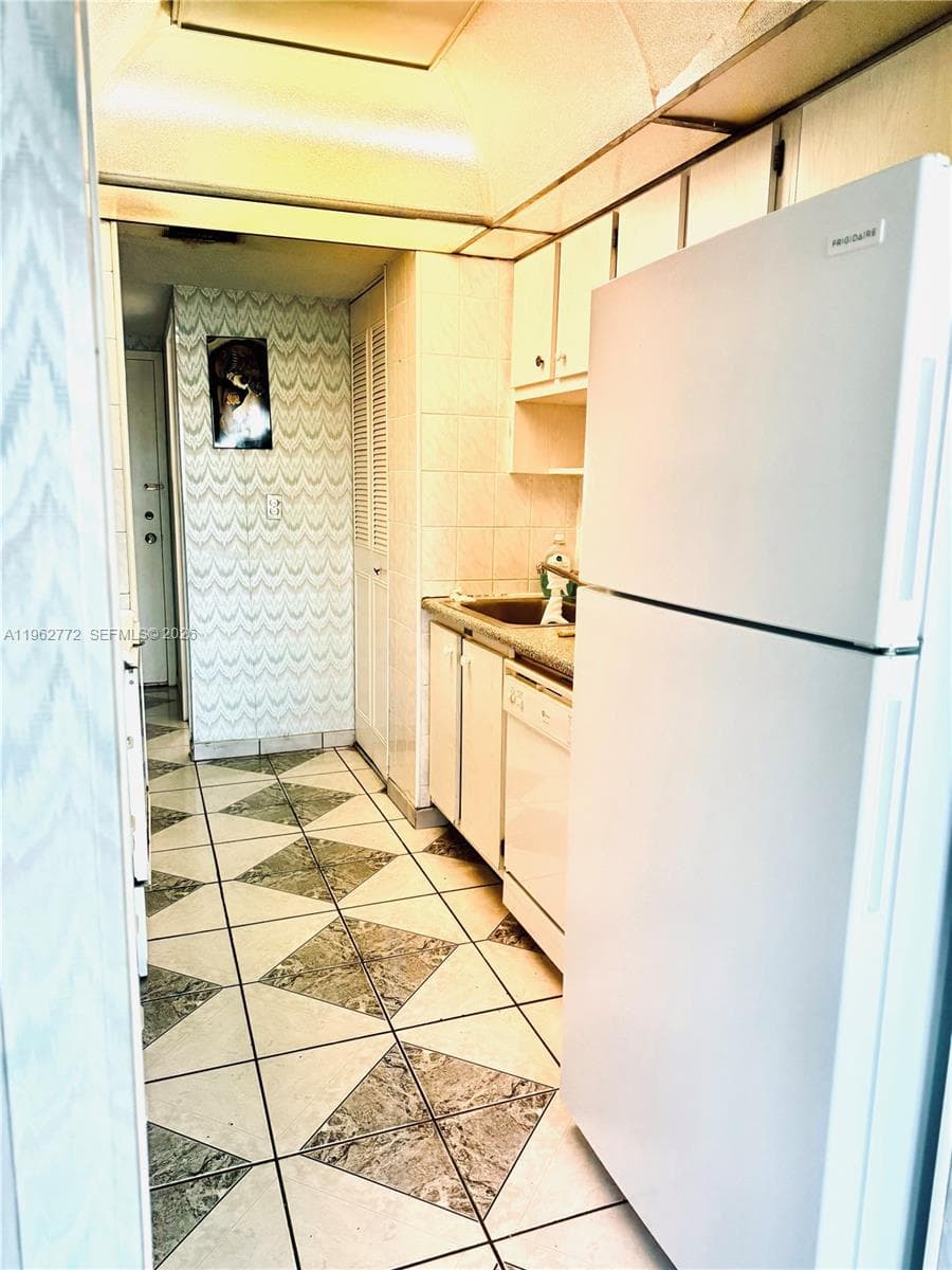 WINSTON TOWER 200 · #1715 in Sunny Isles Beach - Photo 16