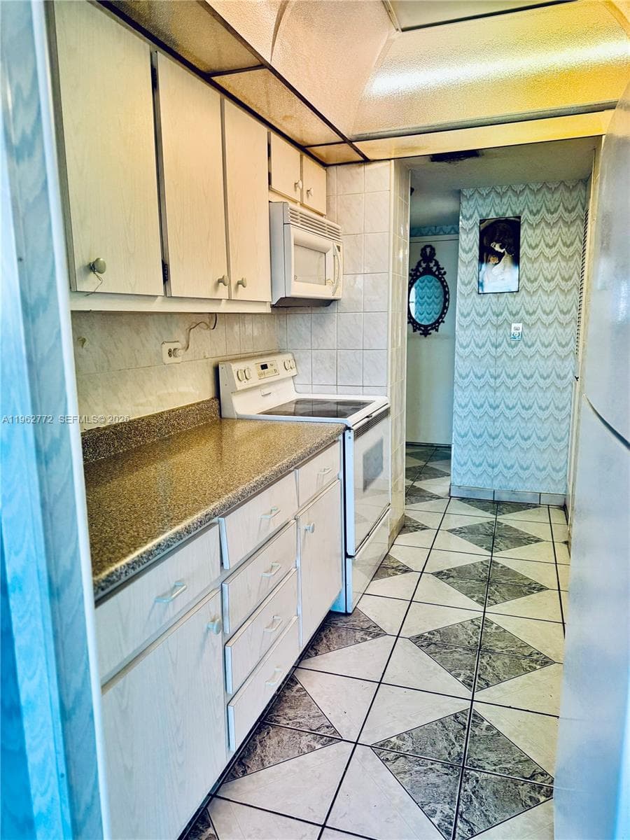 WINSTON TOWER 200 · #1715 in Sunny Isles Beach - Photo 15