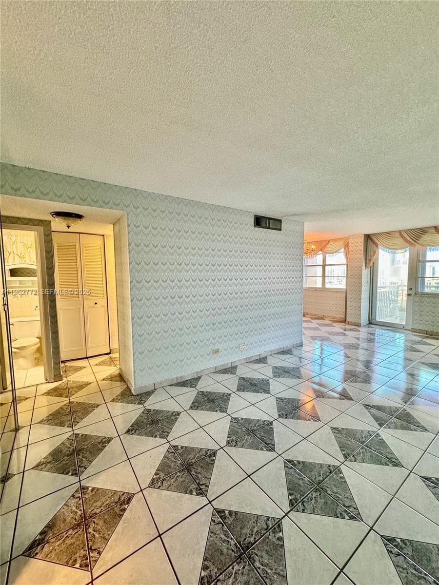 WINSTON TOWER 200 · #1715 in Sunny Isles Beach - Photo 8