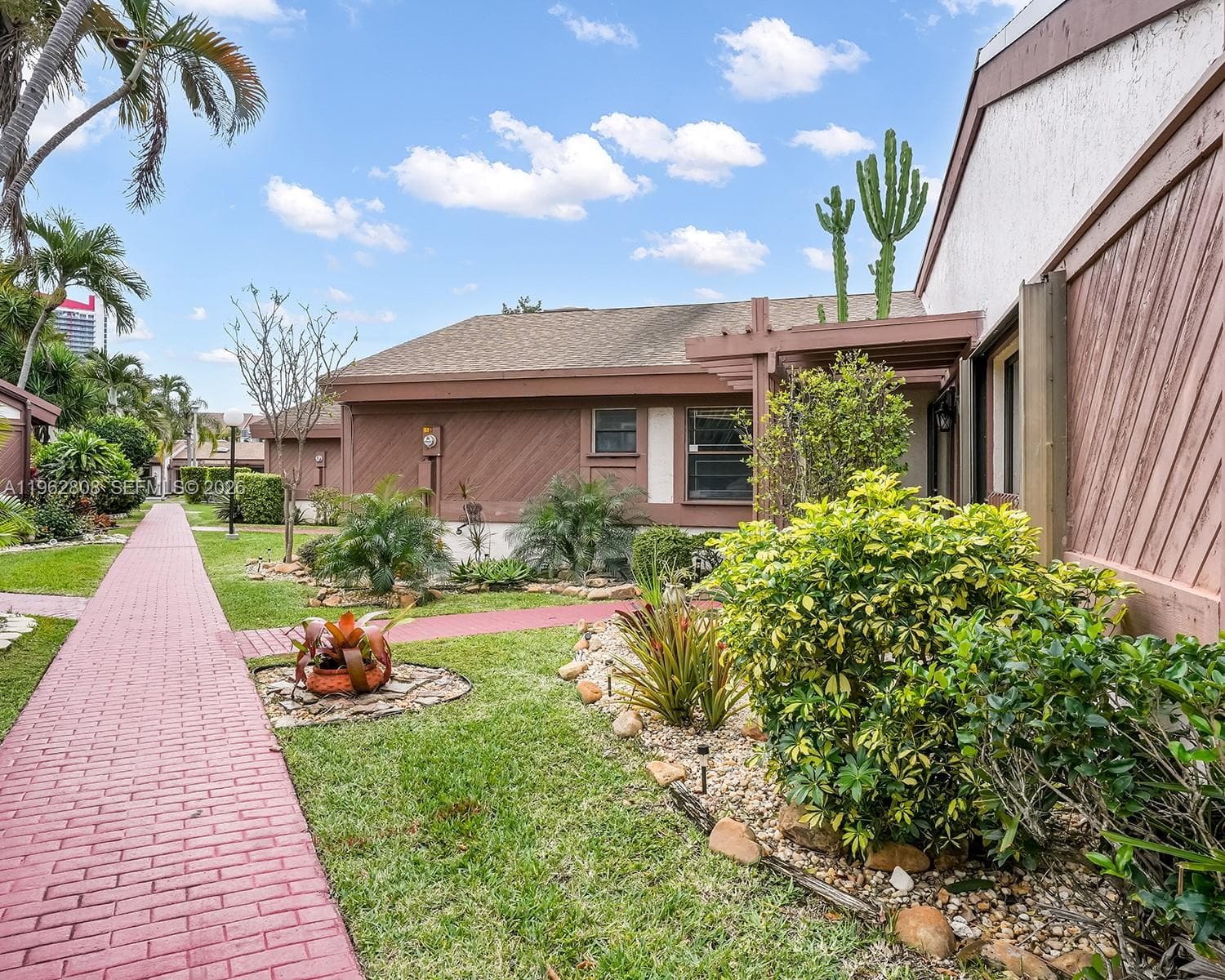 413 Leslie Dr photo 35