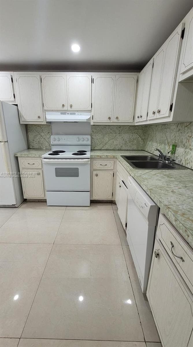 ROYAL OAKS CONDO · #127 in Miami - Photo 3