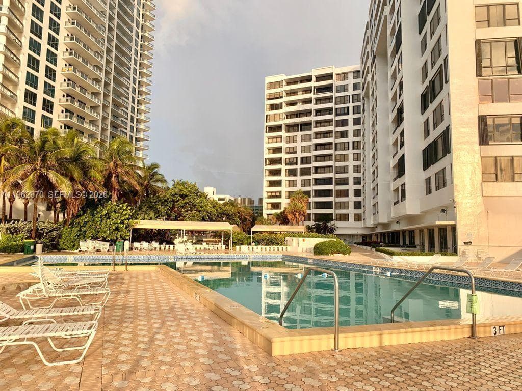 ALEXANDER TOWERS CONDO · #1510 in Hollywood - Photo 21