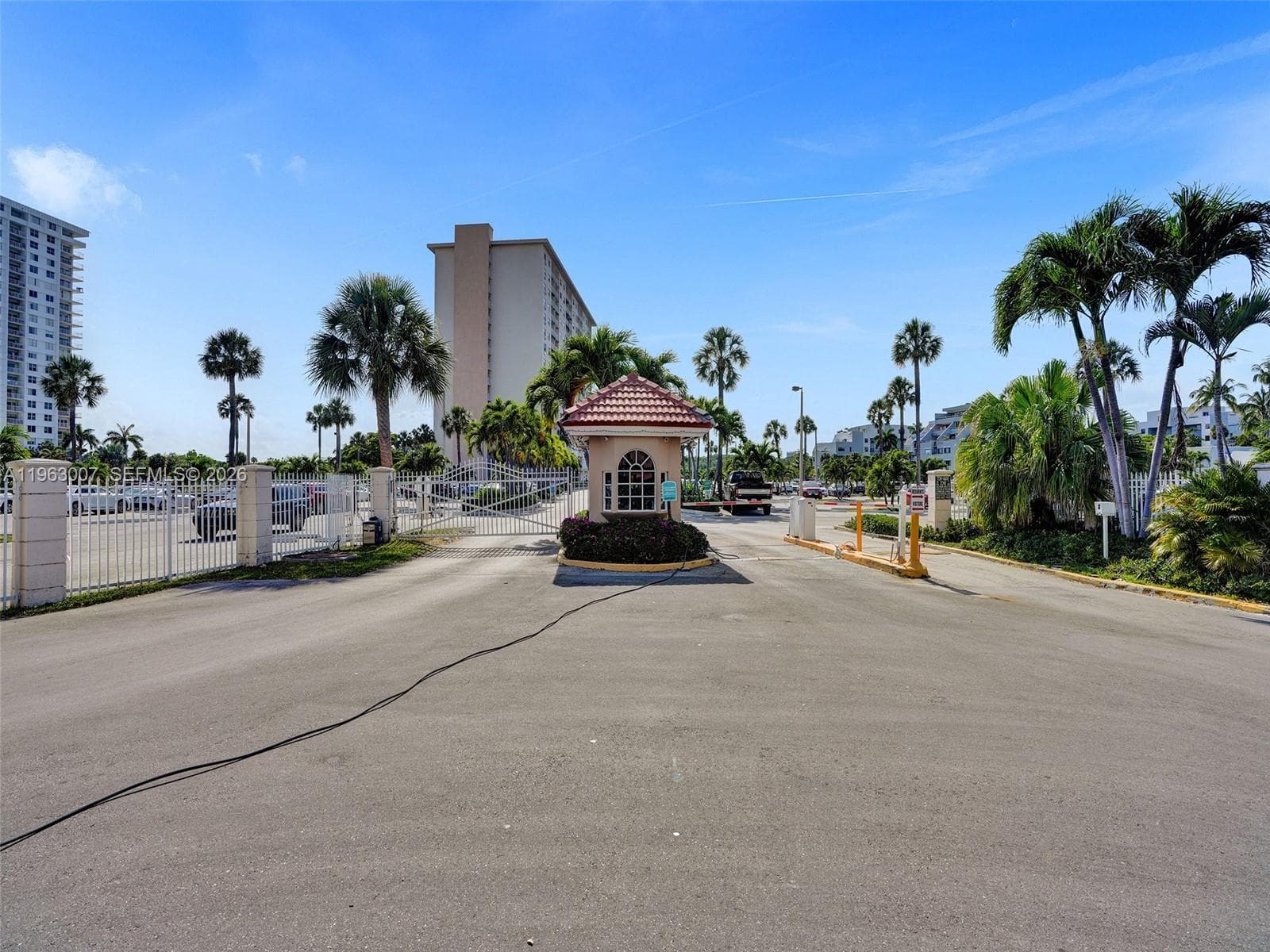 COASTAL TOWERS CONDO · #314 in Sunny Isles Beach - Photo 31