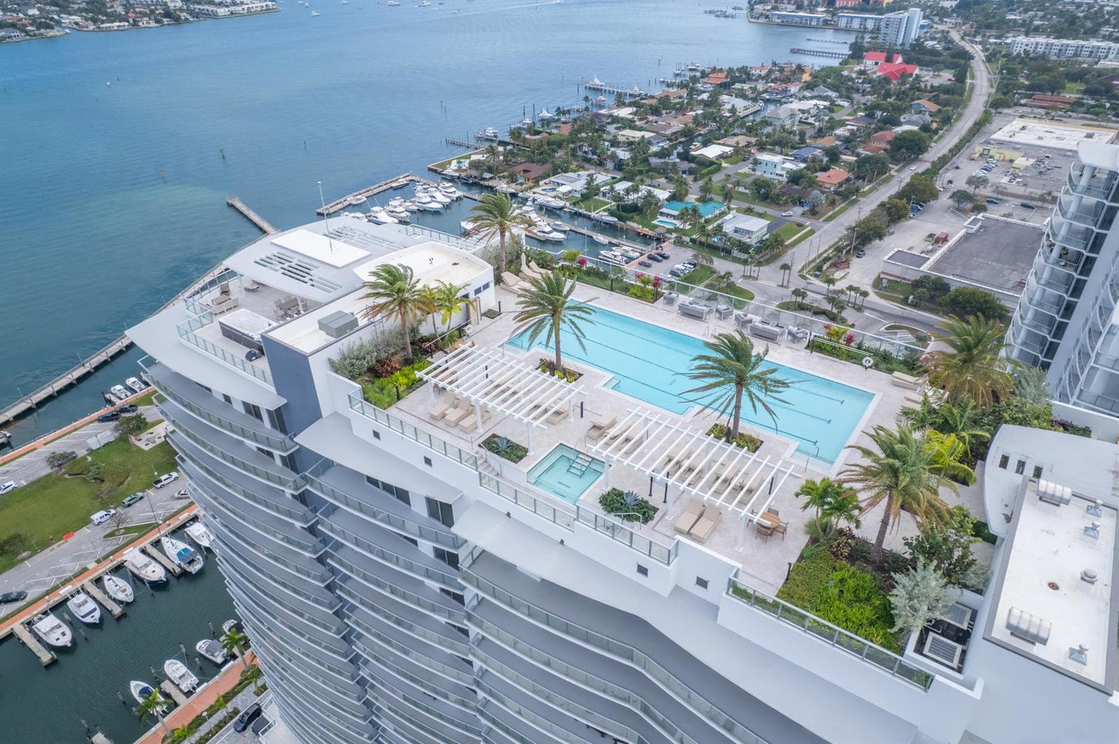 Nautilus 220 Aerial of rooftop pool