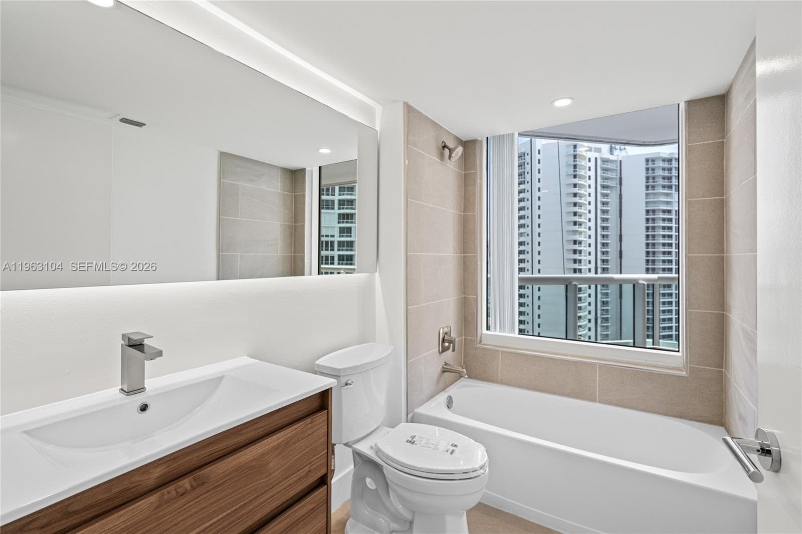 SOUTH TOWER AT THE POINT · #1903 in Aventura - Photo 5