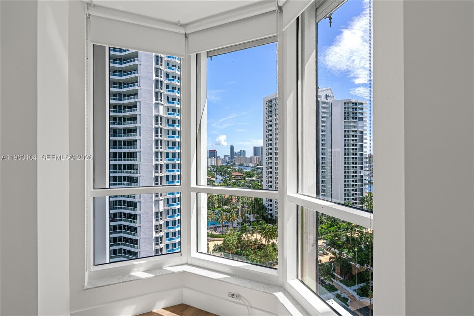 SOUTH TOWER AT THE POINT · #1903 in Aventura - Photo 37