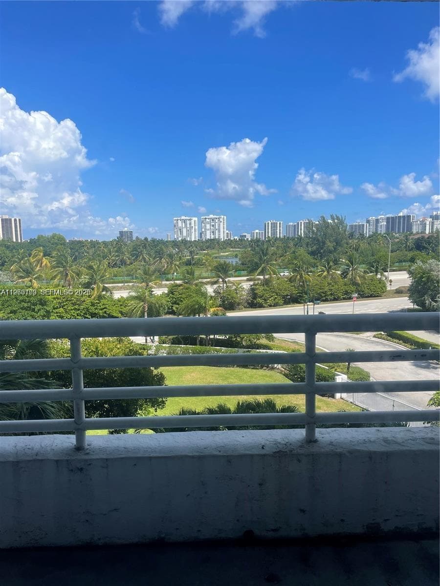PARC CENTRAL AVENTURA EAS · #510 in Aventura - Photo 19