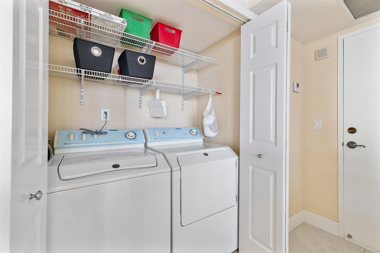 5440 N Ocean 907_Laundry