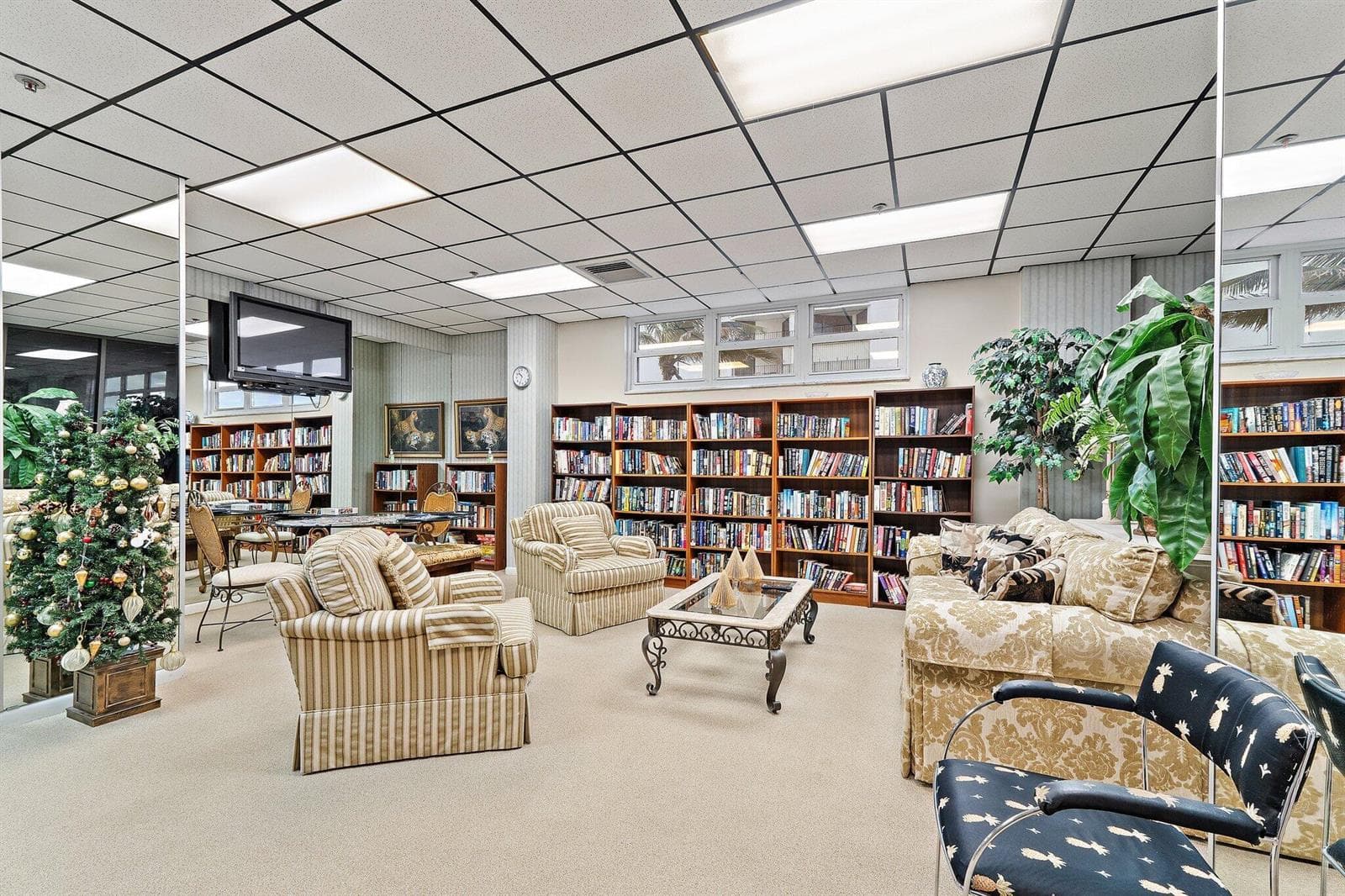 5440 N Ocean 907_Library 1