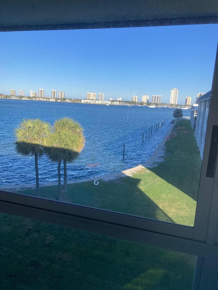 Balcony/Patio Direct Intracoastal Views