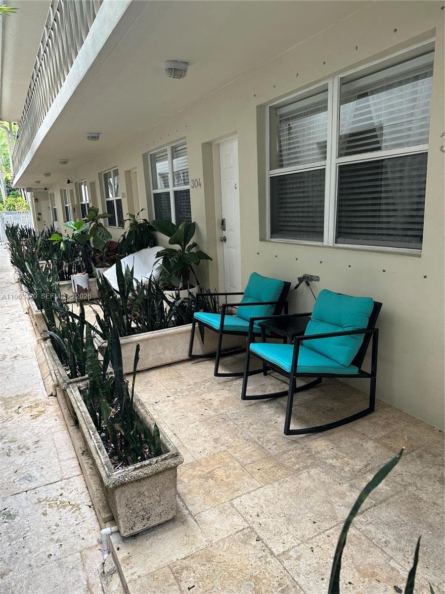 RETREAT CONDO · #303 in Miami Beach - Photo 9