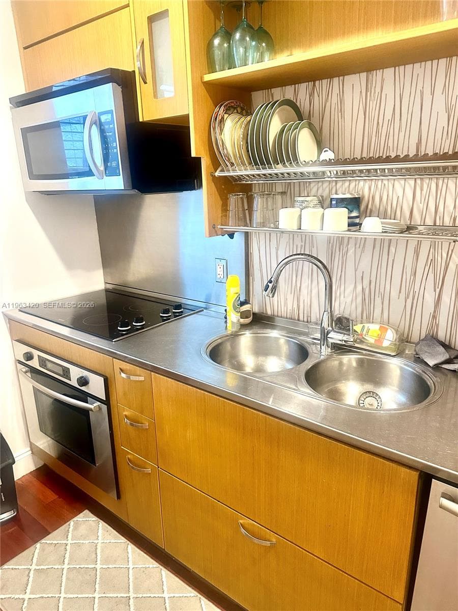 RETREAT CONDO · #303 in Miami Beach - Photo 10