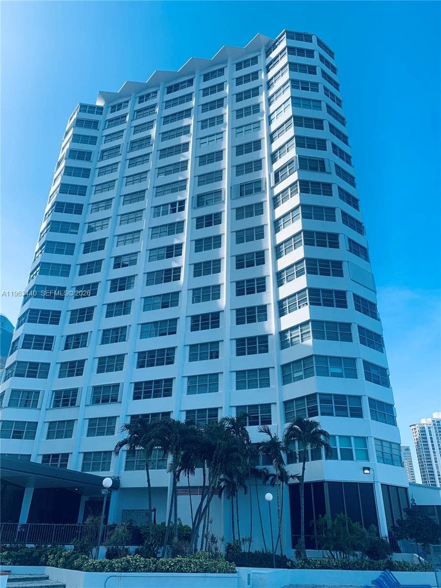 FOUR AMBASSADORS CONDO PH · #1470 in Miami - Photo 22