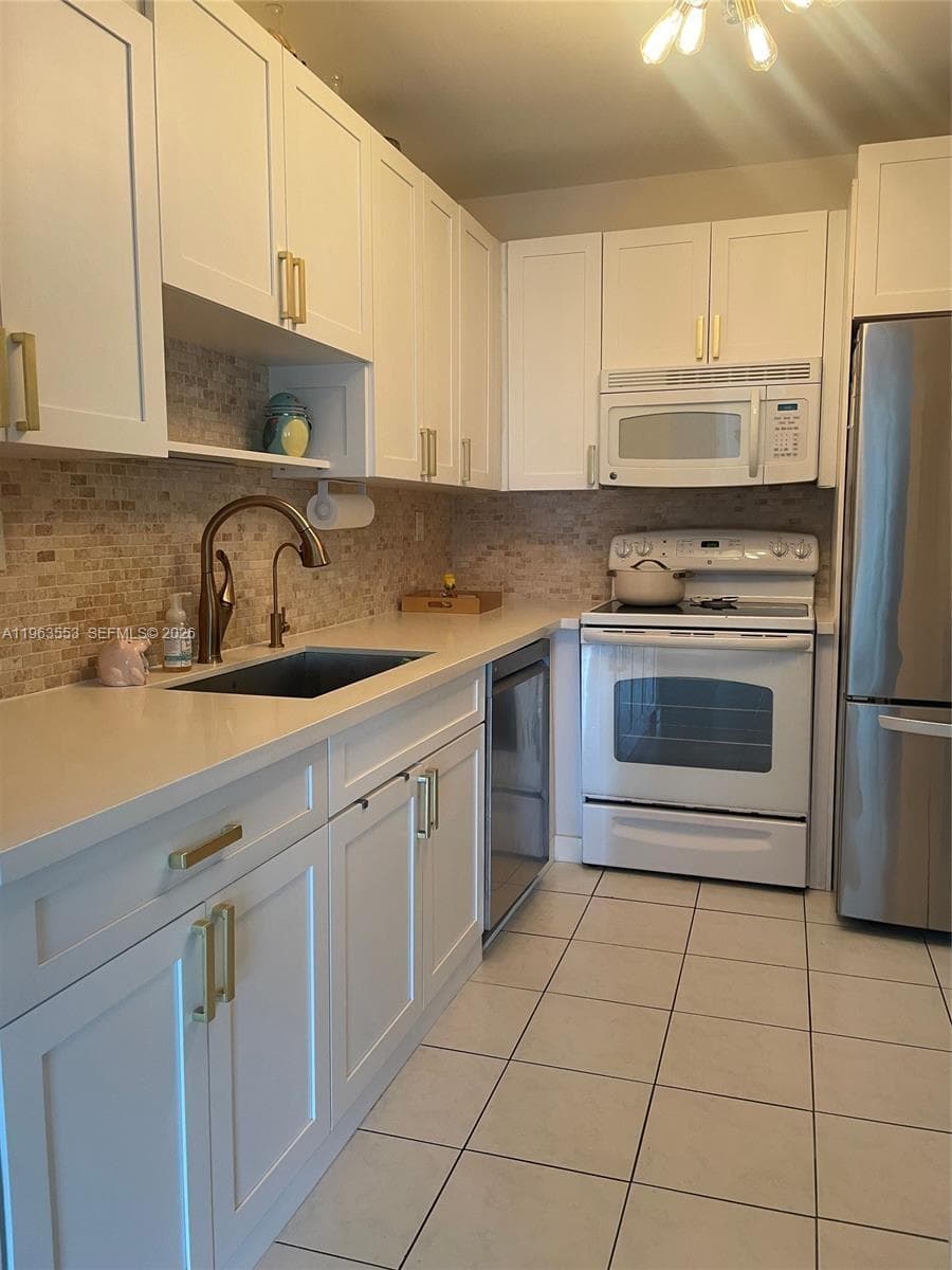 THE ISLES CONDO · #201 in Sunny Isles Beach - Photo 3