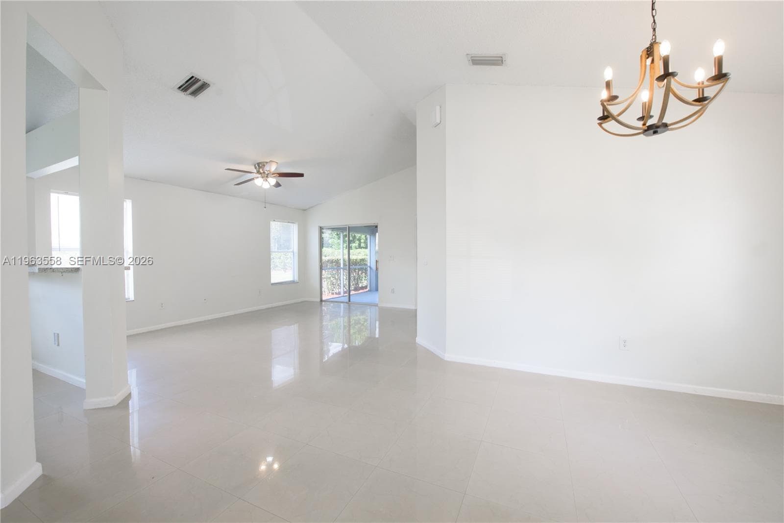 452 SE 20th Dr photo 2