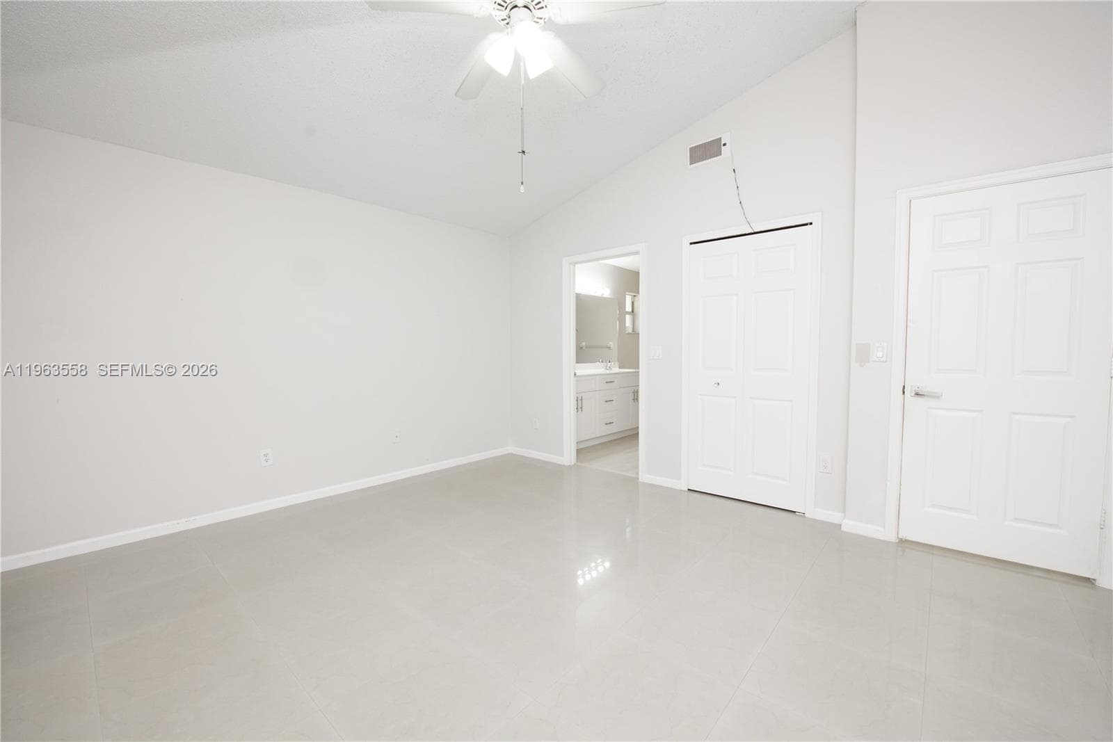 452 SE 20th Dr photo 12