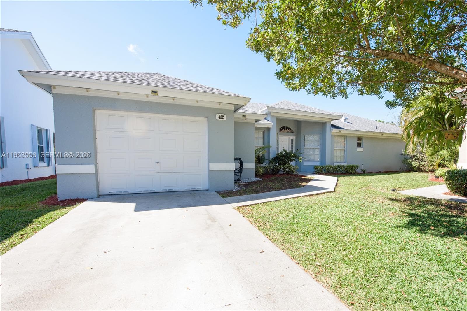 452 SE 20th Dr photo 1