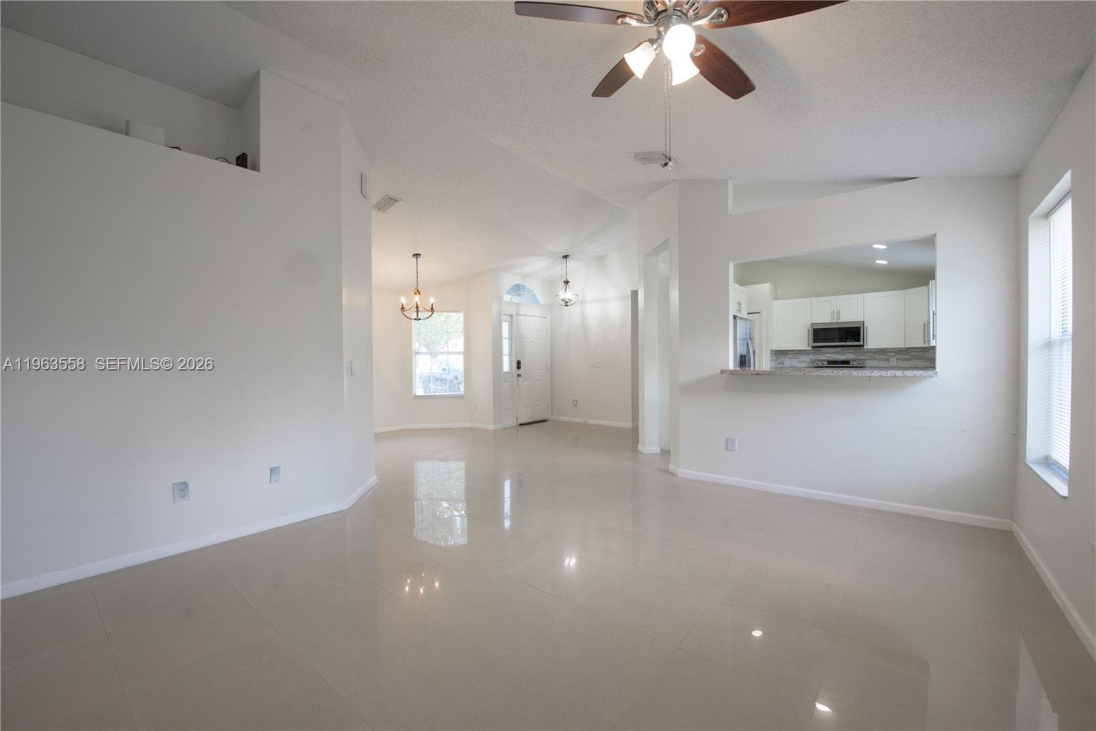 452 SE 20th Dr photo 5