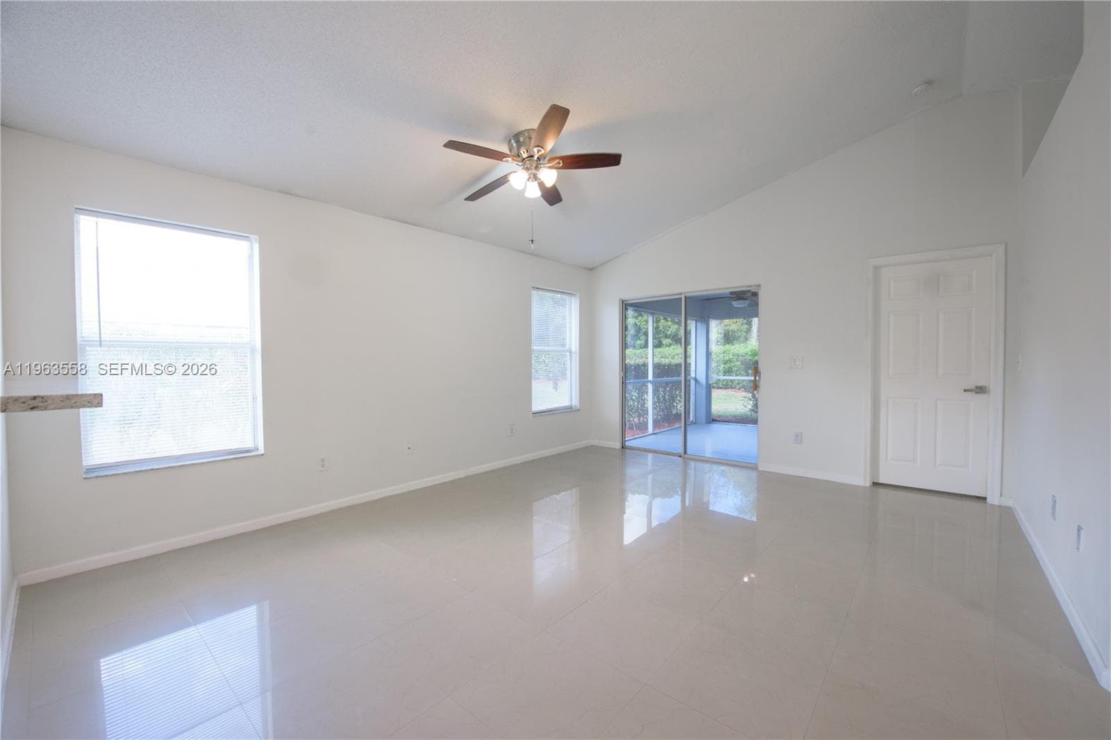 452 SE 20th Dr photo 4
