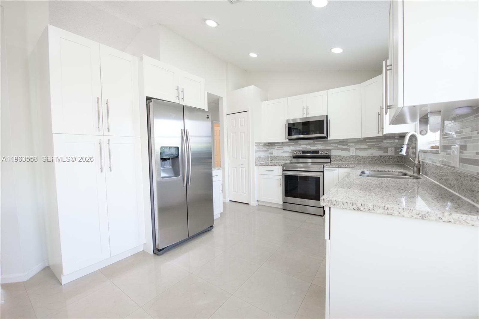 452 SE 20th Dr photo 8