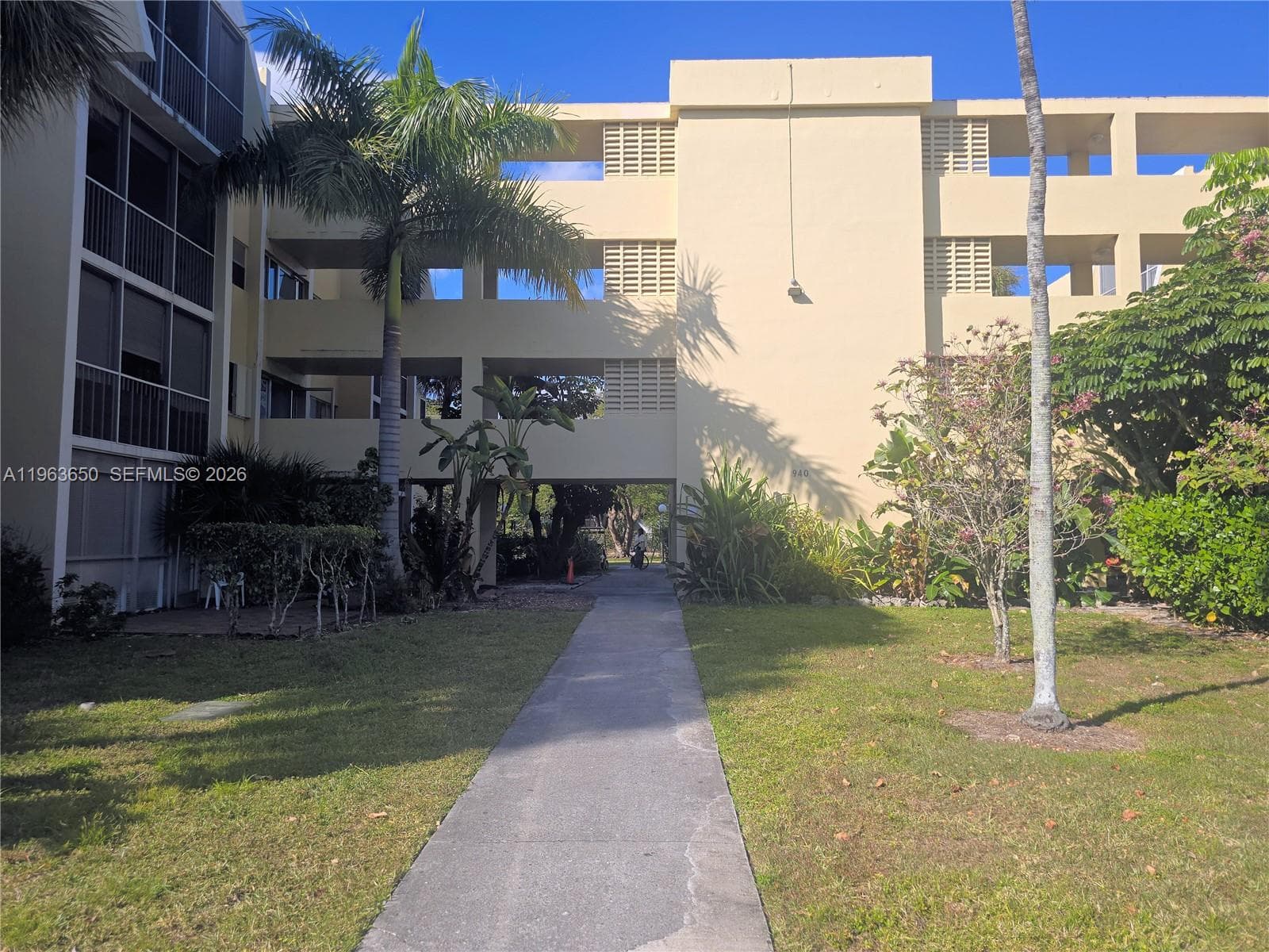 LAKE PARK CONDO · #114 in Miami - Photo 2