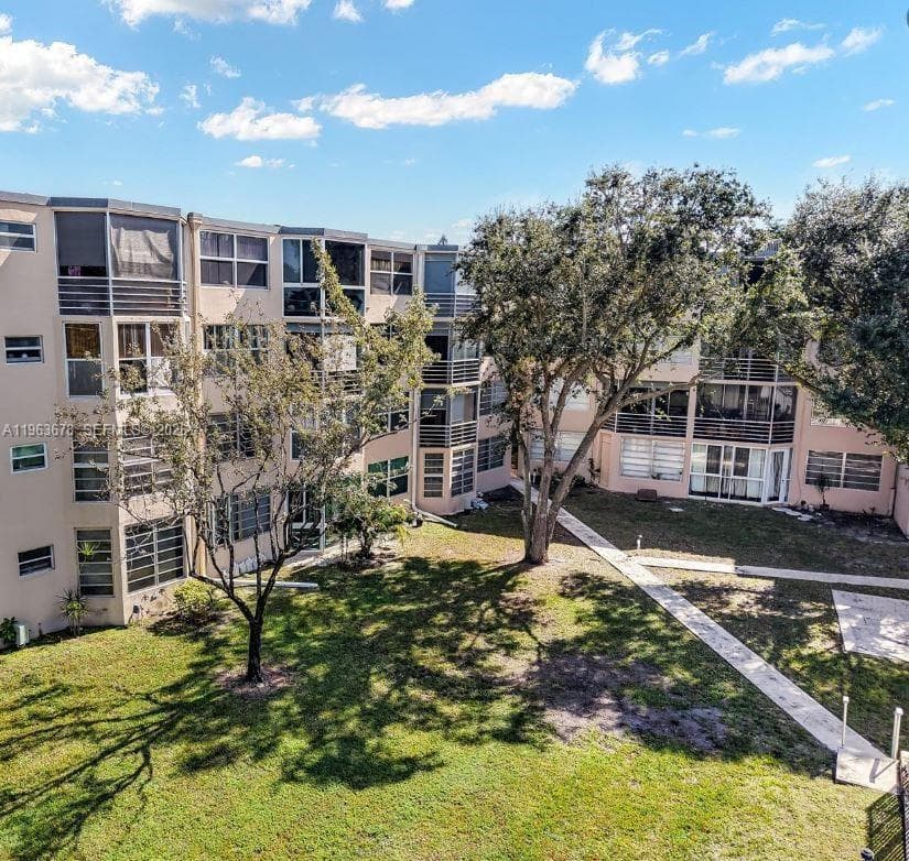 ROLLING GREEN CONDO D · #D111 in Miami - Photo 2