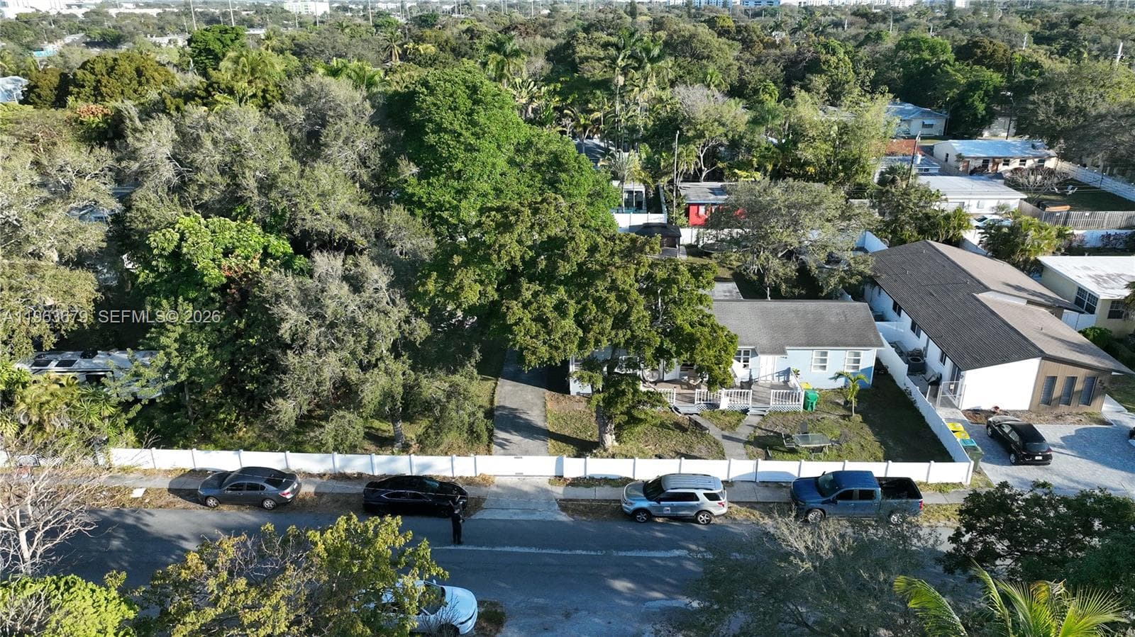 228 SW 8th St photo 3