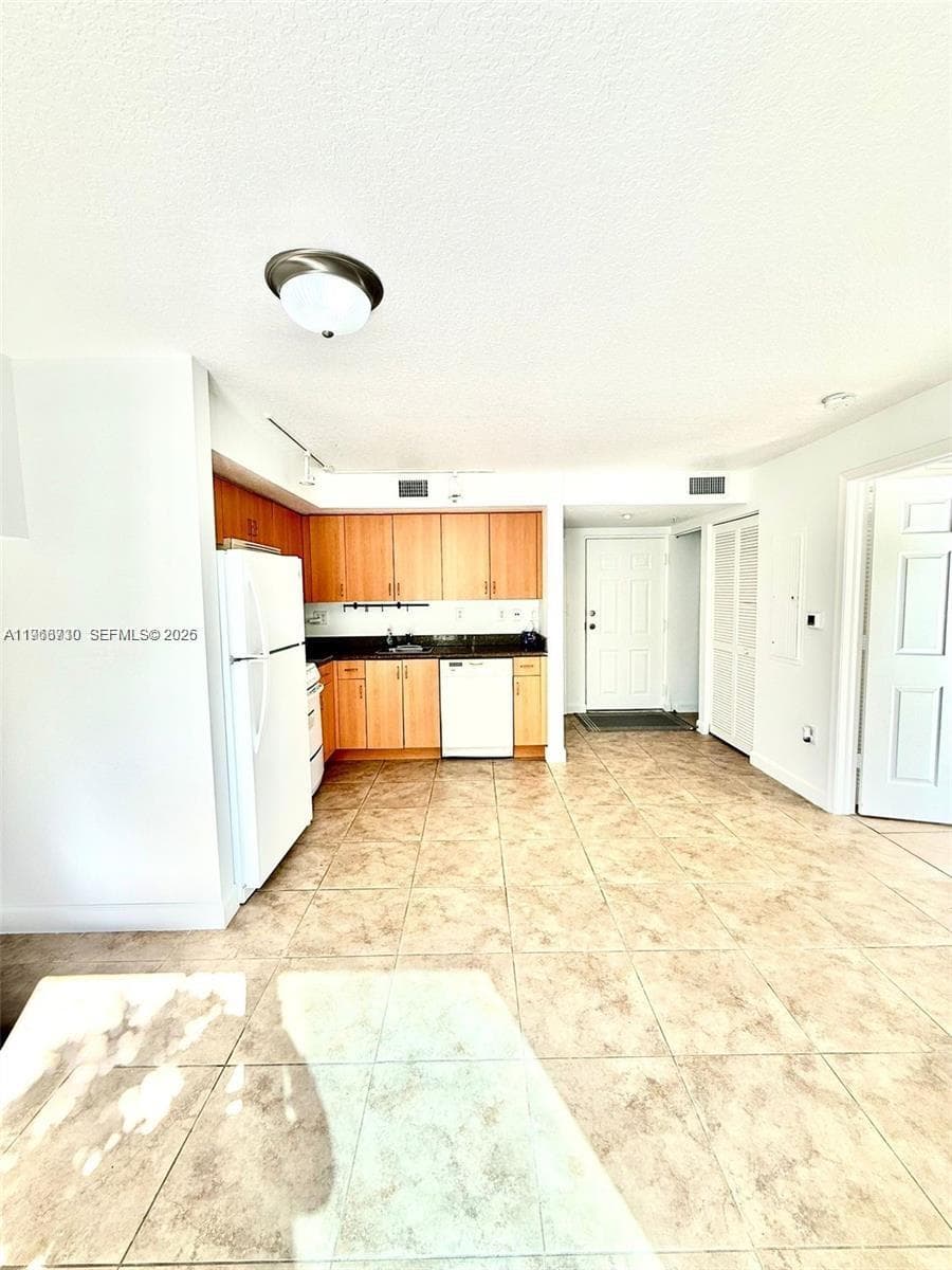 LAS BRISAS OF MIAMI BEACH · #107 in Miami Beach - Photo 10