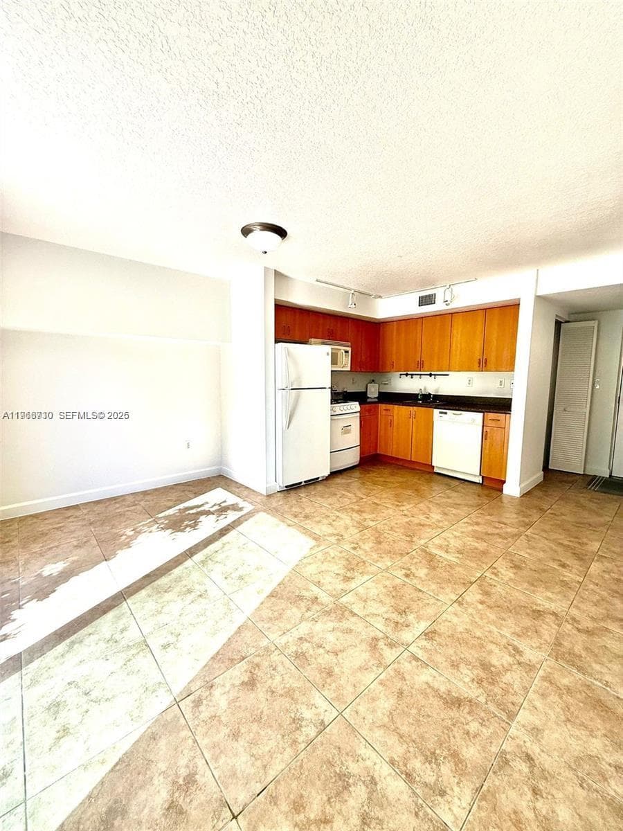 LAS BRISAS OF MIAMI BEACH · #107 in Miami Beach - Photo 8