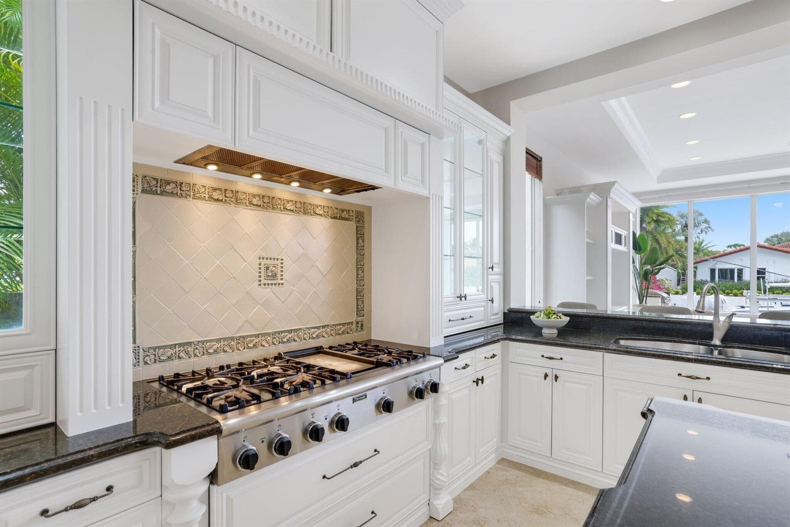 501 Golden Harbour Dr - 20.jpg-SMALL