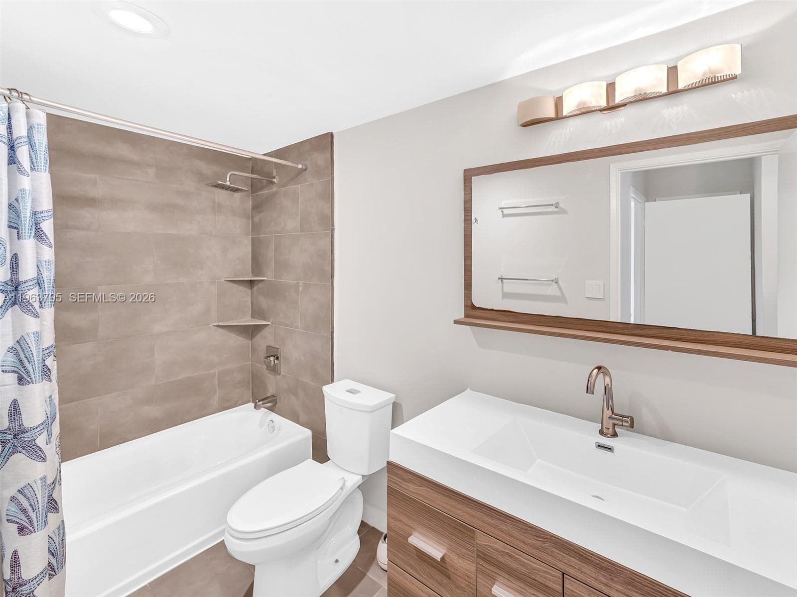 OCEANVIEW BUILDING B COND · #1005 in Sunny Isles Beach - Photo 9