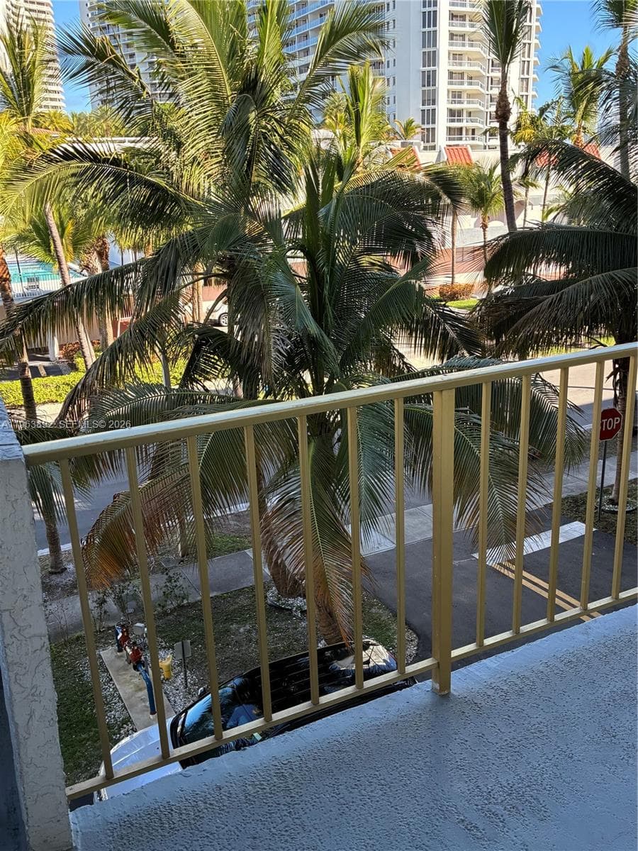 BAYVIEW POINT NORTH CONDO · #308 in North Miami Beach - Photo 10