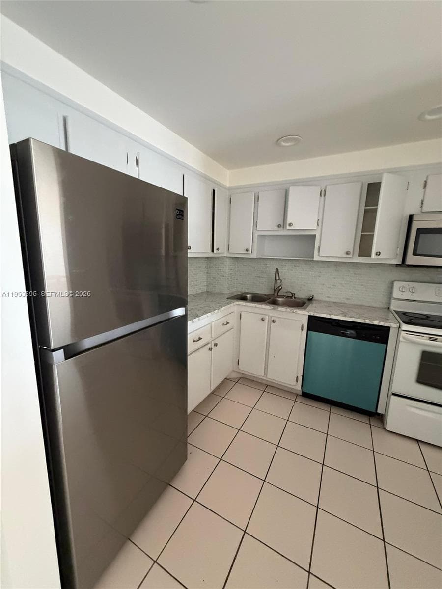 WOODSIDE APTS CONDO · #A 526 in North Miami Beach - Photo 2