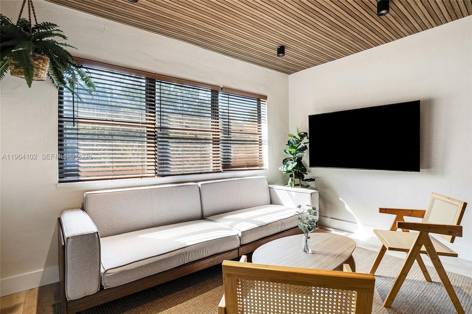 MARSEILLES DECO CONDO · #42 in Miami Beach - Photo 4