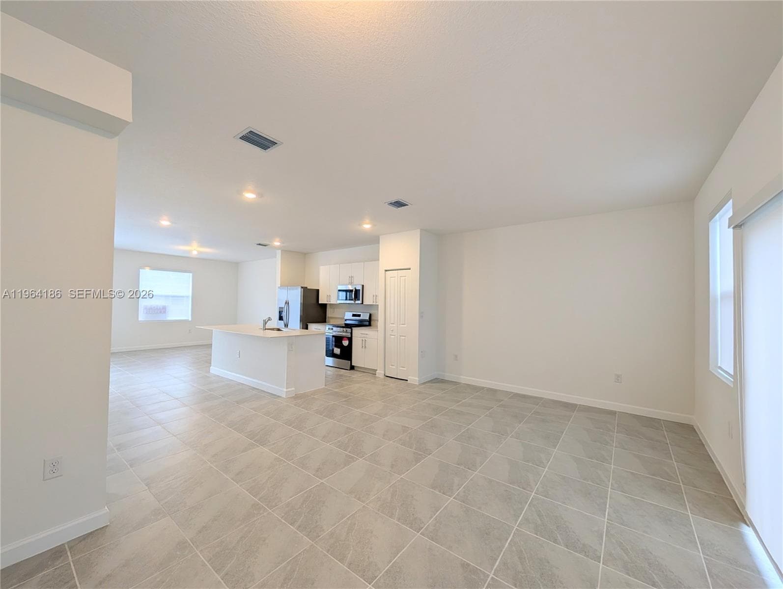 1172 SE 1st Ter photo 6