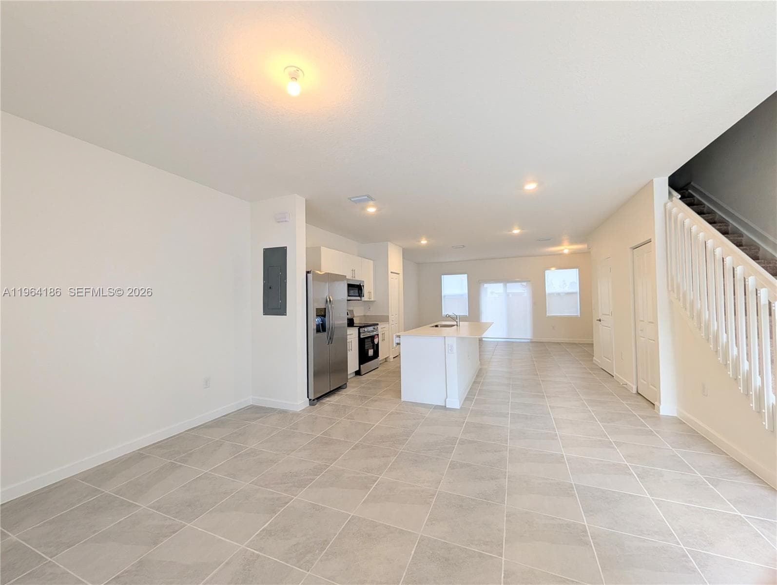 1172 SE 1st Ter photo 3