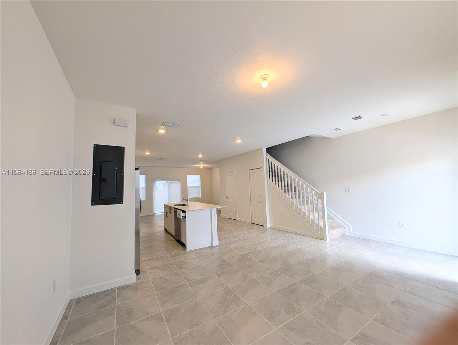 1172 SE 1st Ter photo 4