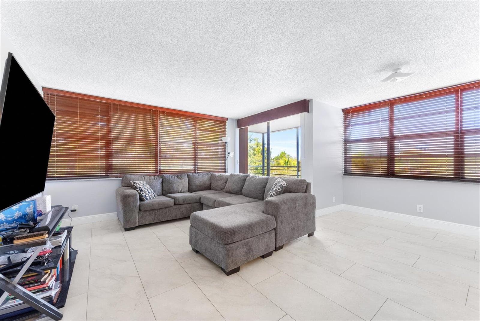 west Facing living roon