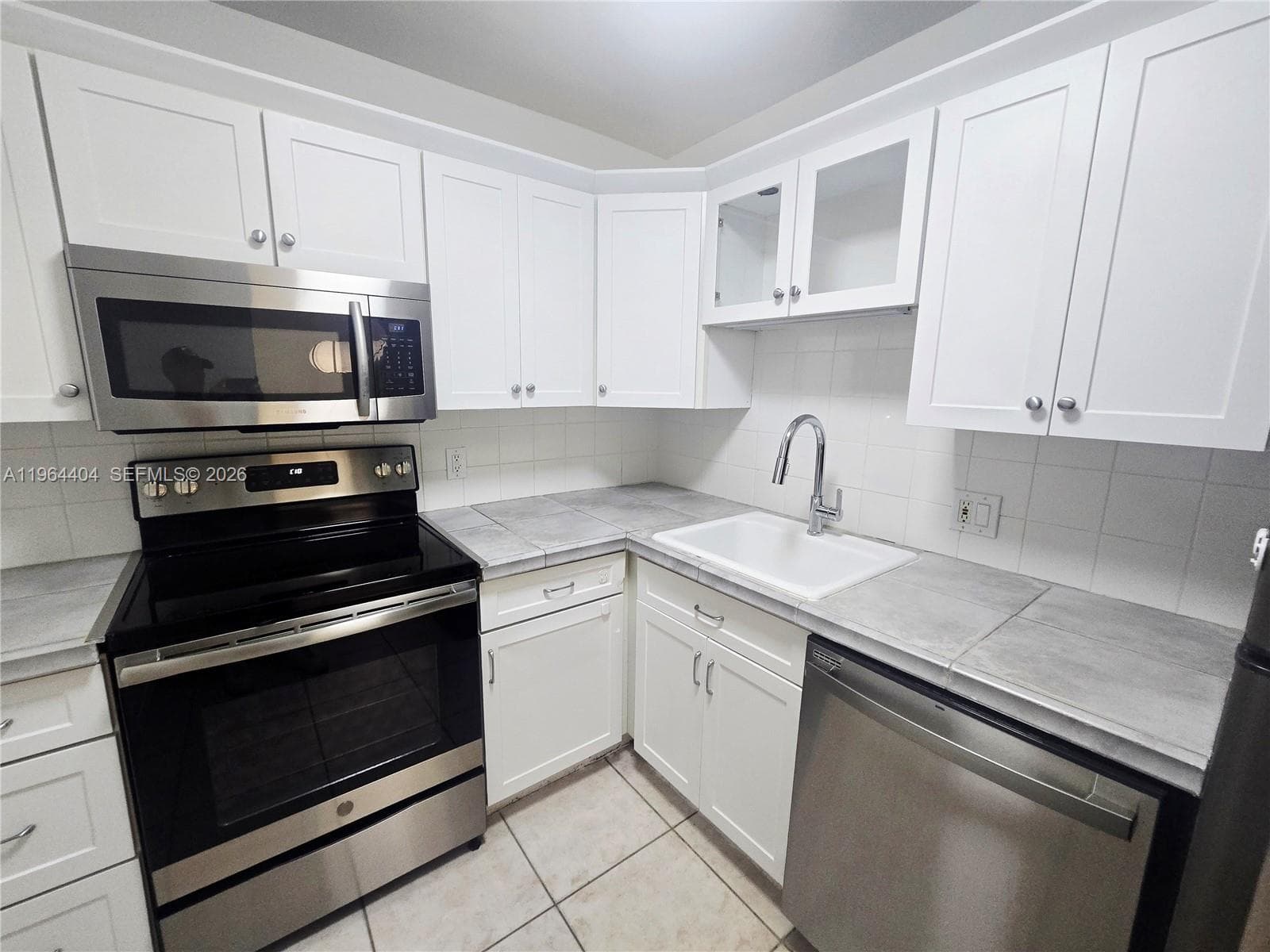 SOUTH BAY CLUB CONDO · #240 in Miami Beach - Photo 2