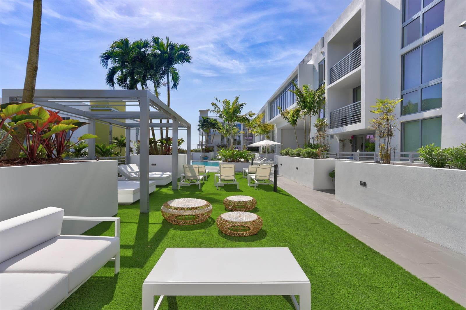 Seating around pool