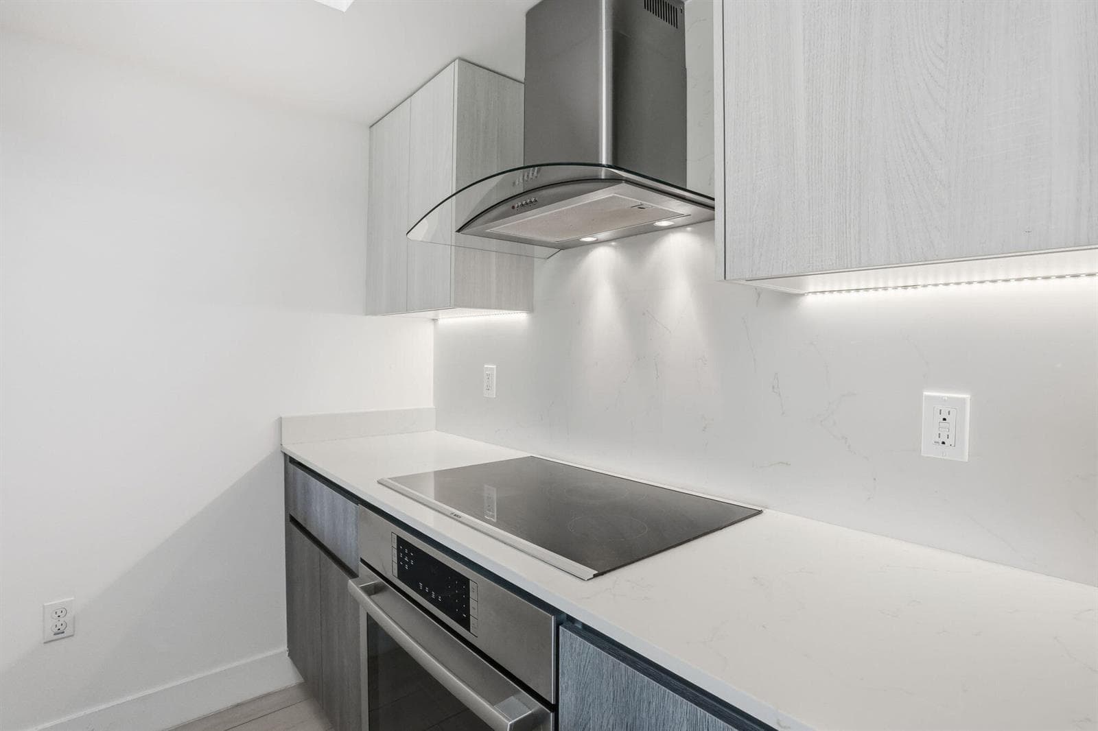 Cooktop, oven and vent