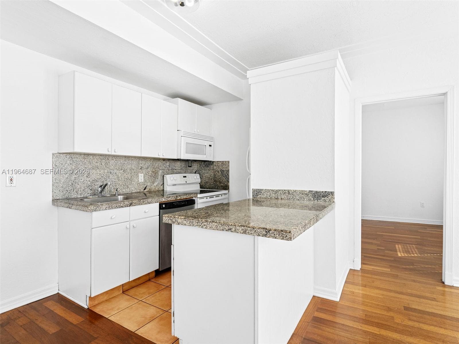 PENN PLAZA CONDO · #206 in Miami Beach - Photo 2