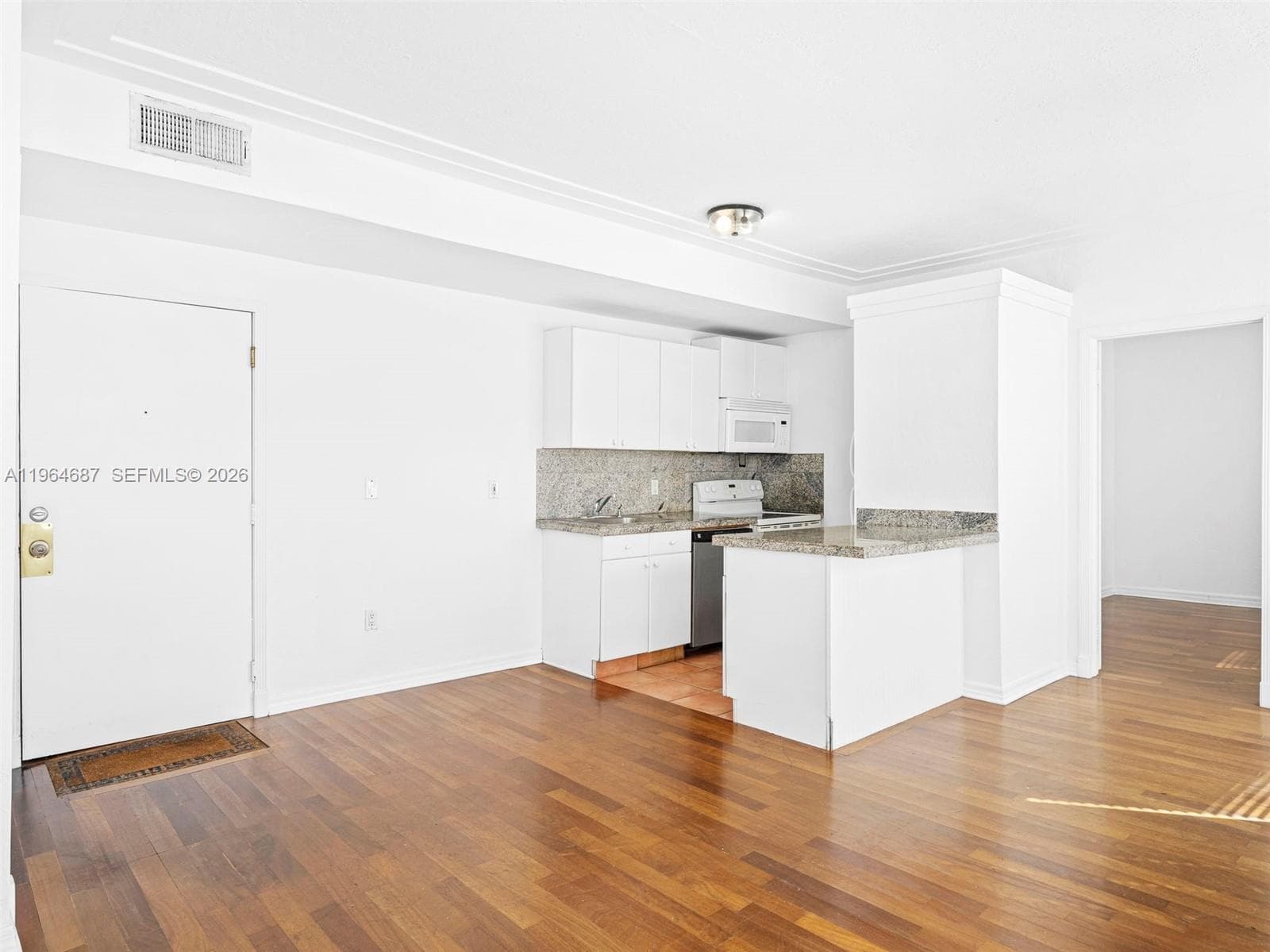 PENN PLAZA CONDO · #206 in Miami Beach - Photo 3
