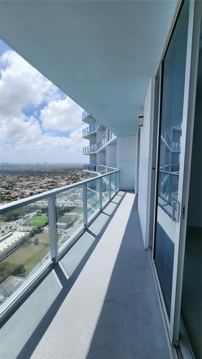 The large balcony offers enough space for outdoor furniture. In addition, the balcony can be accessed from both the living room and the bedroom.