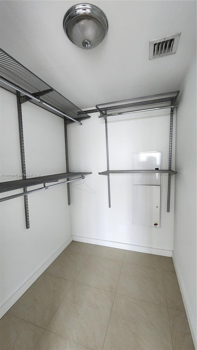 Walking closet